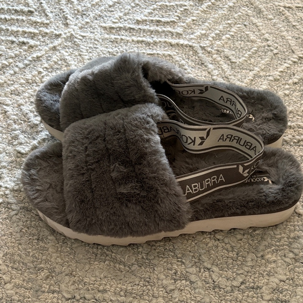 Koolaburra size 10 Fuzz’N grey slippers